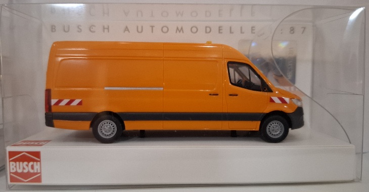 Modell eines oranges Lieferwagens